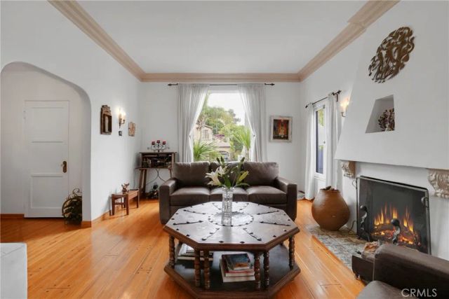 2431 S Holt, Los Angeles, CA 90034