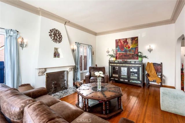 2431 S Holt, Los Angeles, CA 90034