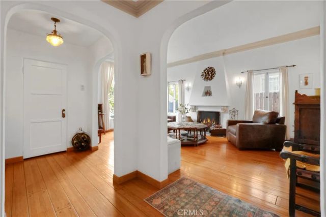2431 S Holt, Los Angeles, CA 90034