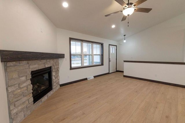 482 HIGH RIDGE TRAIL, Pulaski, WI 54162