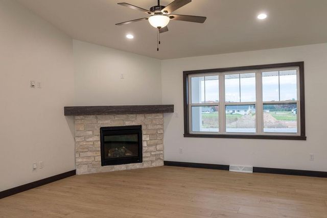 482 HIGH RIDGE TRAIL, Pulaski, WI 54162