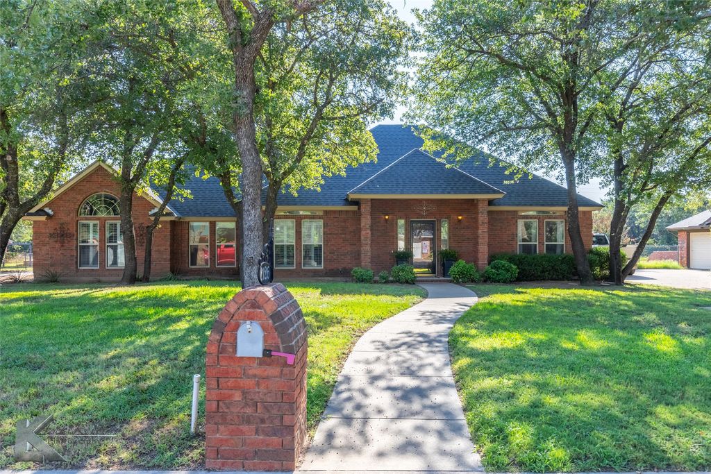 2126 CASTLE Drive, Clyde, TX 79510