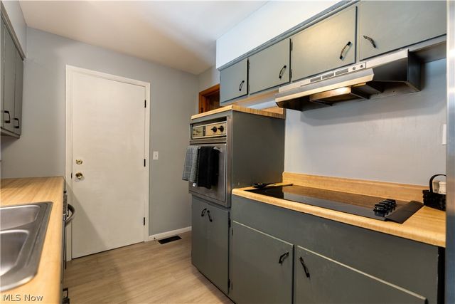 3939 Thunderbird Circle NW, North Canton, OH 44720