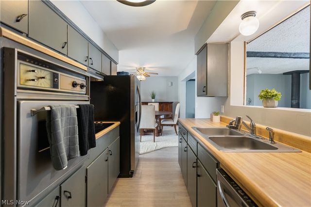 3939 Thunderbird Circle NW, North Canton, OH 44720