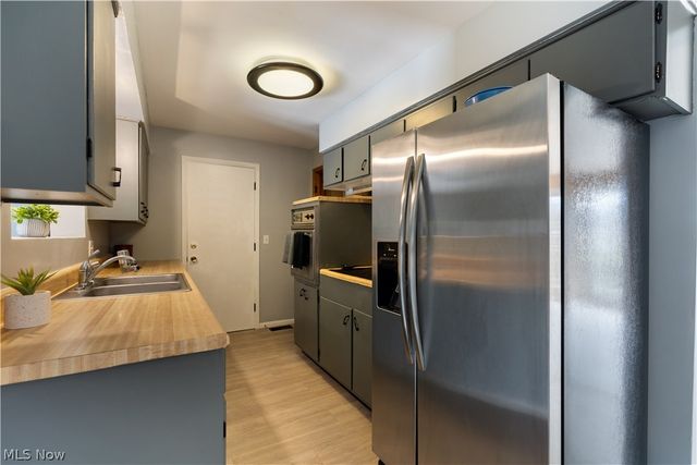 3939 Thunderbird Circle NW, North Canton, OH 44720