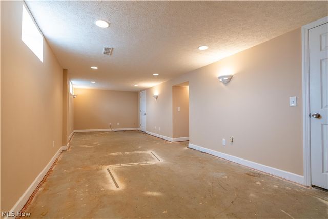 3939 Thunderbird Circle NW, North Canton, OH 44720