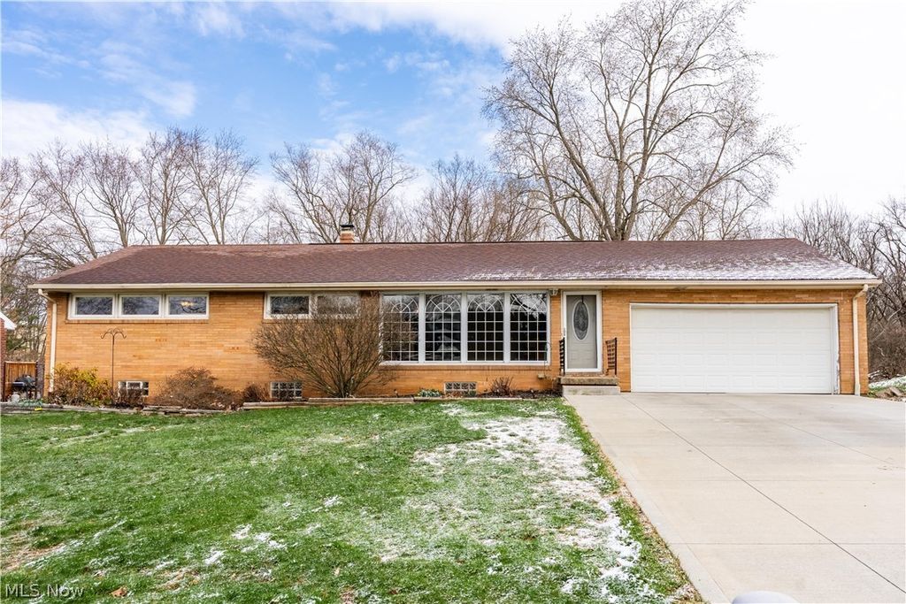 3939 Thunderbird Circle NW, North Canton, OH 44720