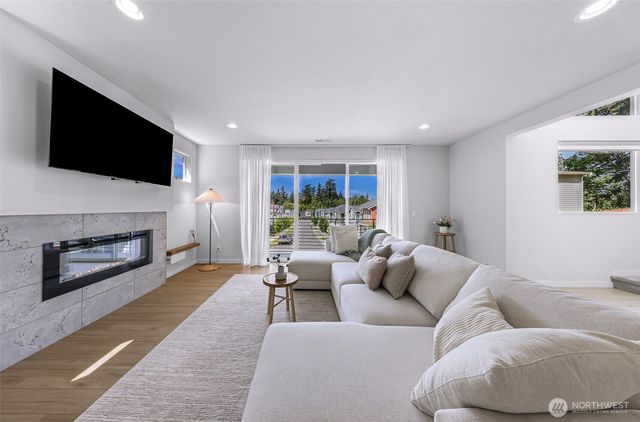 22425 69th Place W, Mountlake Terrace, WA 98155