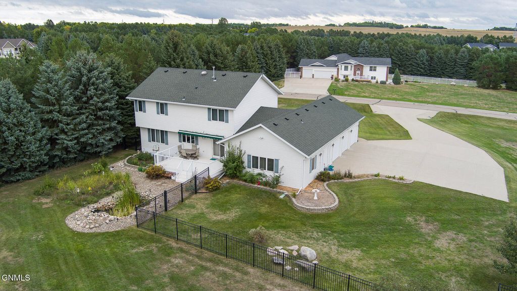 3824 Prairie Pines Loop, Bismarck, ND 58503 photo 4
