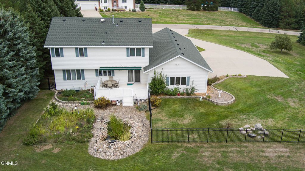 3824 Prairie Pines Loop, Bismarck, ND 58503 photo 5