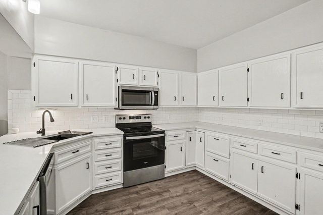 461 W Lakewood Boulevard, Holland Twp, MI 49424