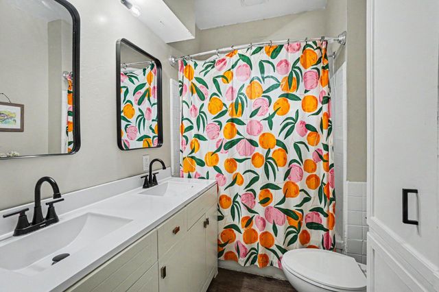 461 W Lakewood Boulevard, Holland Twp, MI 49424