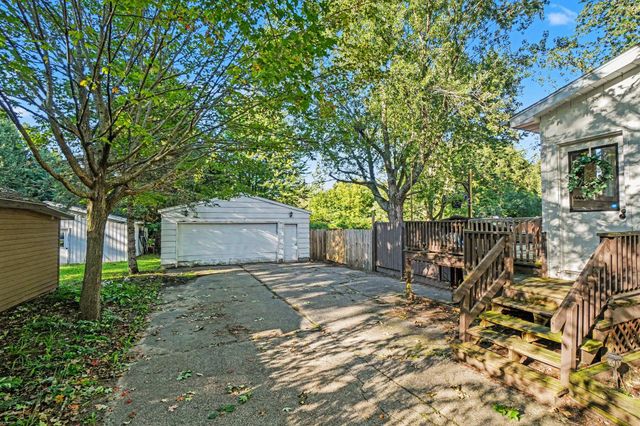 461 W Lakewood Boulevard, Holland Twp, MI 49424