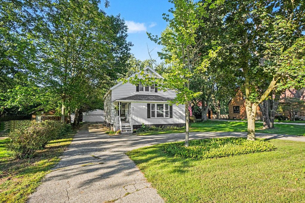 461 W Lakewood Boulevard, Holland Twp, MI 49424