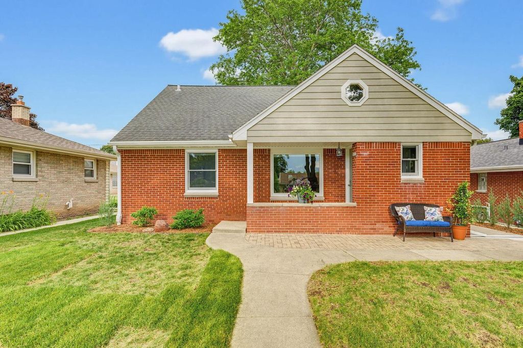 3608 N 101st STREET, Wauwatosa, WI 53222