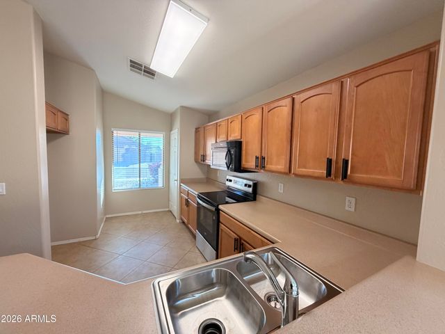 15752 W YAVAPAI Street, Goodyear, AZ 85338