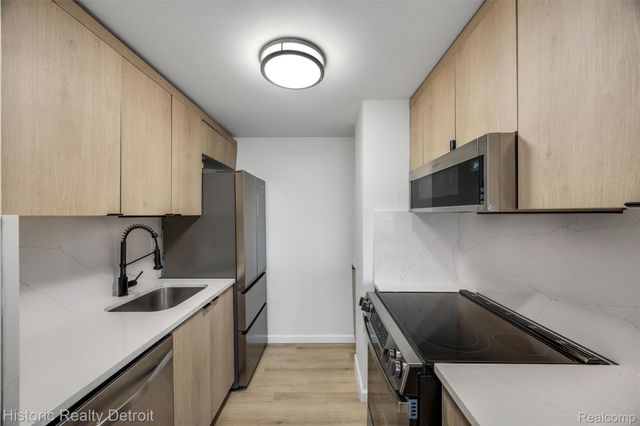 1300 E Lafayette 2409, Detroit, MI 48207