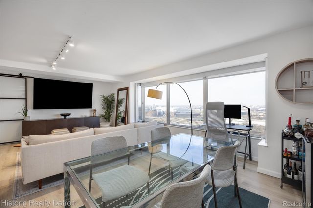 1300 E Lafayette 2409, Detroit, MI 48207