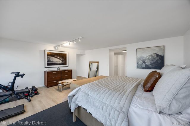 1300 E Lafayette 2409, Detroit, MI 48207