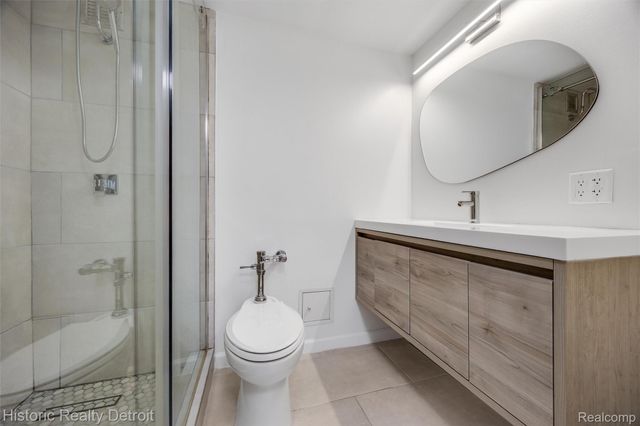 1300 E Lafayette 2409, Detroit, MI 48207