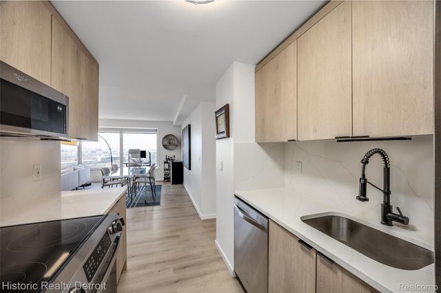 1300 E Lafayette 2409, Detroit, MI 48207