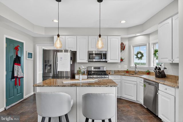 7703 GRAND LAKE DR, Seven Valleys, PA 17360