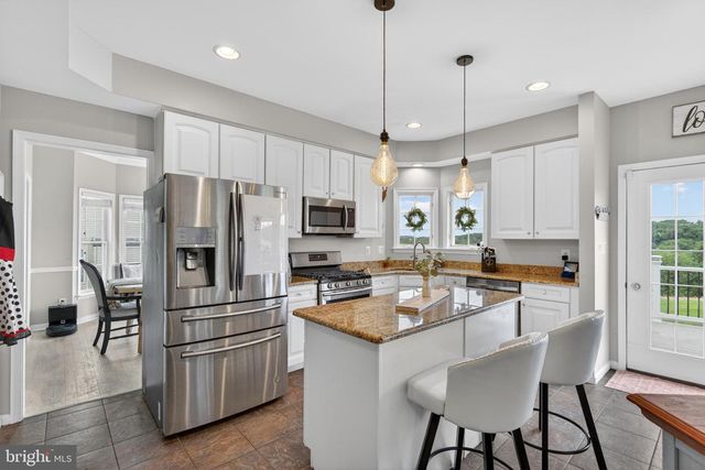7703 GRAND LAKE DR, Seven Valleys, PA 17360
