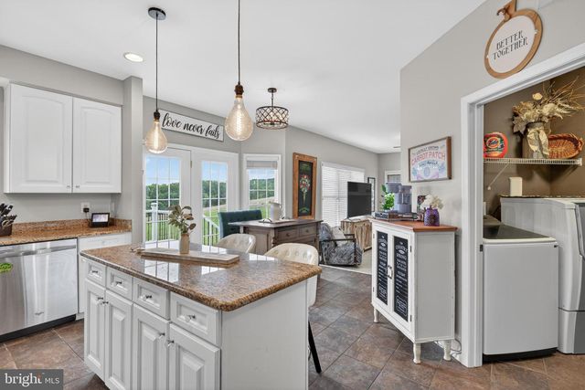 7703 GRAND LAKE DR, Seven Valleys, PA 17360