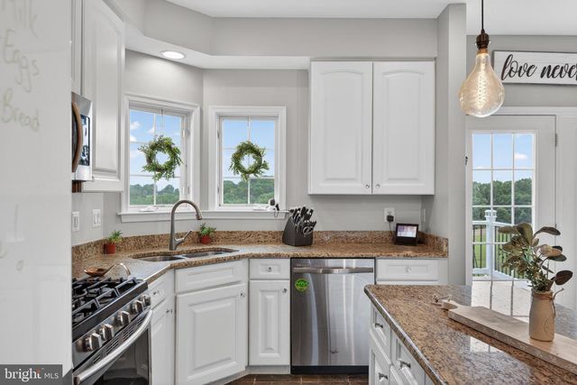7703 GRAND LAKE DR, Seven Valleys, PA 17360
