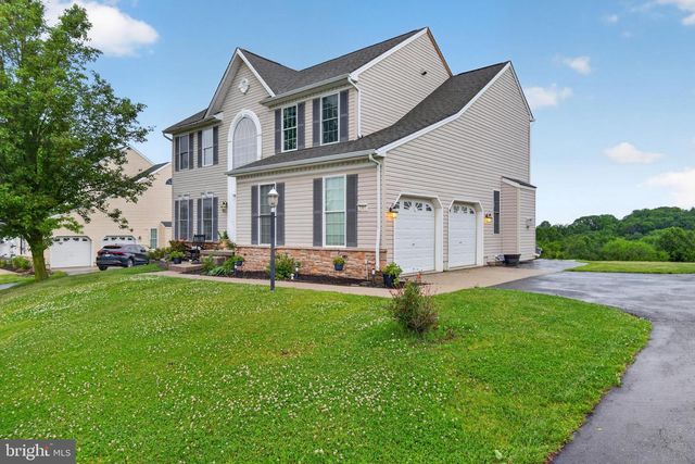 7703 GRAND LAKE DR, Seven Valleys, PA 17360