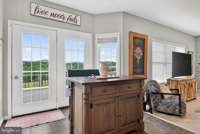7703 GRAND LAKE DR, Seven Valleys, PA 17360