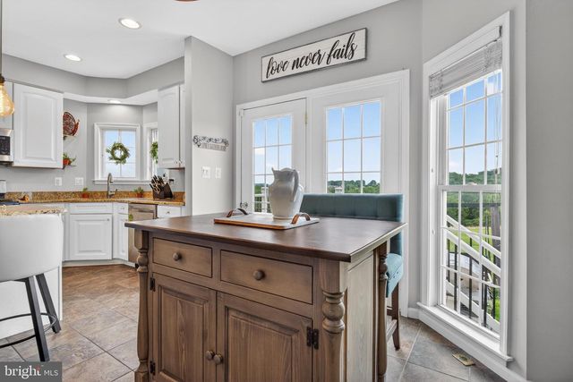 7703 GRAND LAKE DR, Seven Valleys, PA 17360