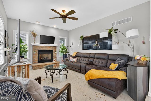 7703 GRAND LAKE DR, Seven Valleys, PA 17360