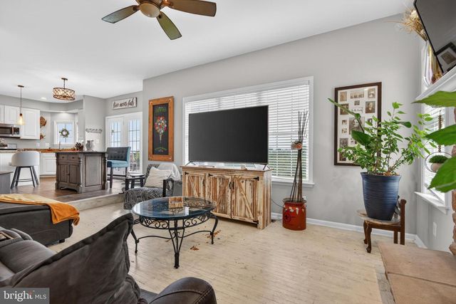 7703 GRAND LAKE DR, Seven Valleys, PA 17360