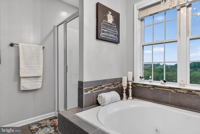 7703 GRAND LAKE DR, Seven Valleys, PA 17360