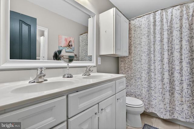 7703 GRAND LAKE DR, Seven Valleys, PA 17360