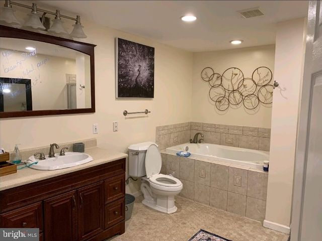 7703 GRAND LAKE DR, Seven Valleys, PA 17360