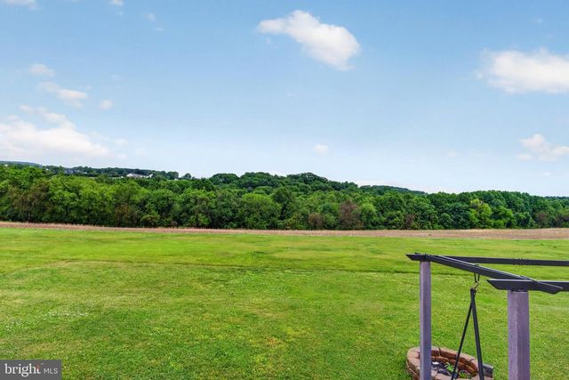 7703 GRAND LAKE DR, Seven Valleys, PA 17360