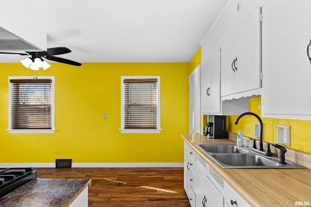 1015 E FAIROAKS Avenue, Peoria, IL 61603