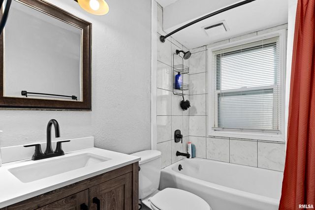 1015 E FAIROAKS Avenue, Peoria, IL 61603