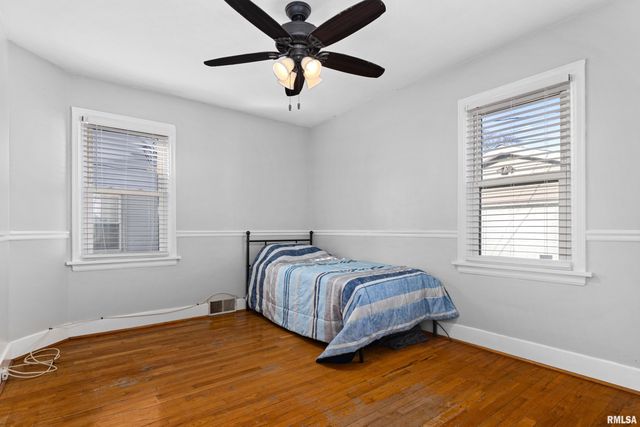 1015 E FAIROAKS Avenue, Peoria, IL 61603