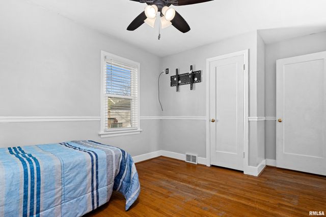 1015 E FAIROAKS Avenue, Peoria, IL 61603