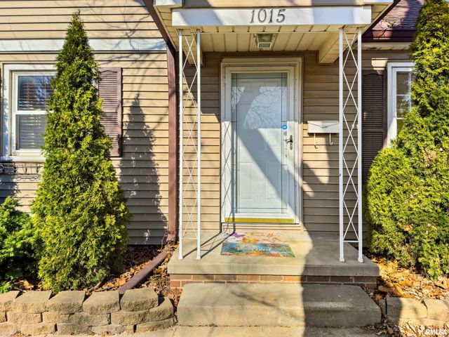 1015 E FAIROAKS Avenue, Peoria, IL 61603