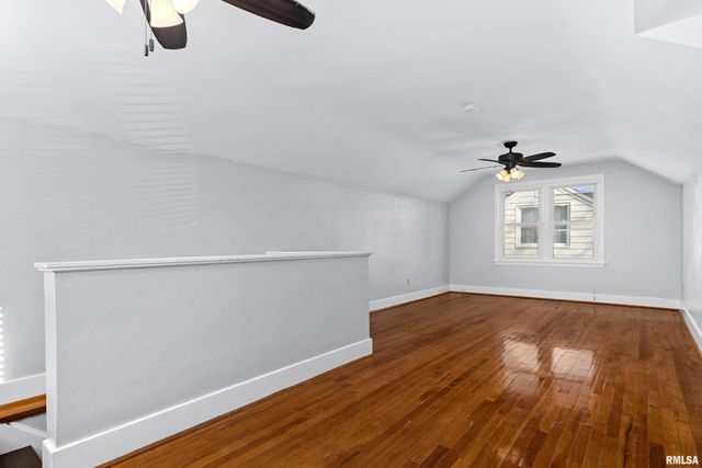 1015 E FAIROAKS Avenue, Peoria, IL 61603