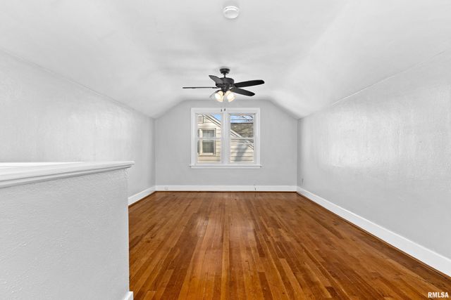 1015 E FAIROAKS Avenue, Peoria, IL 61603