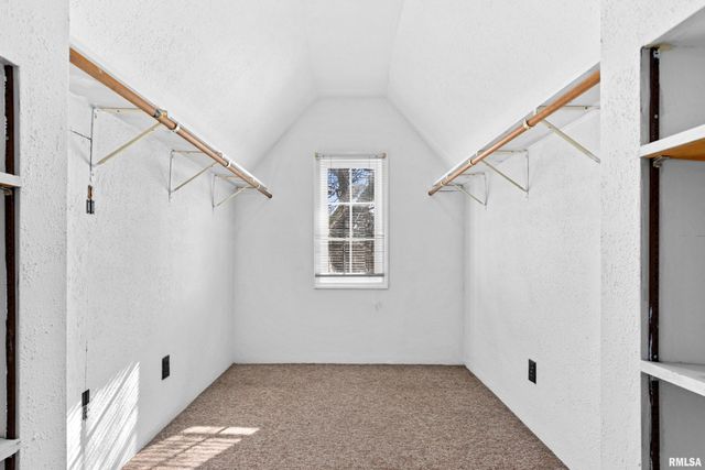 1015 E FAIROAKS Avenue, Peoria, IL 61603