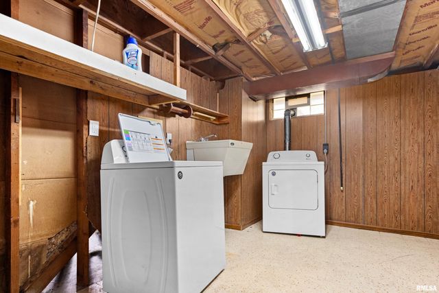 1015 E FAIROAKS Avenue, Peoria, IL 61603