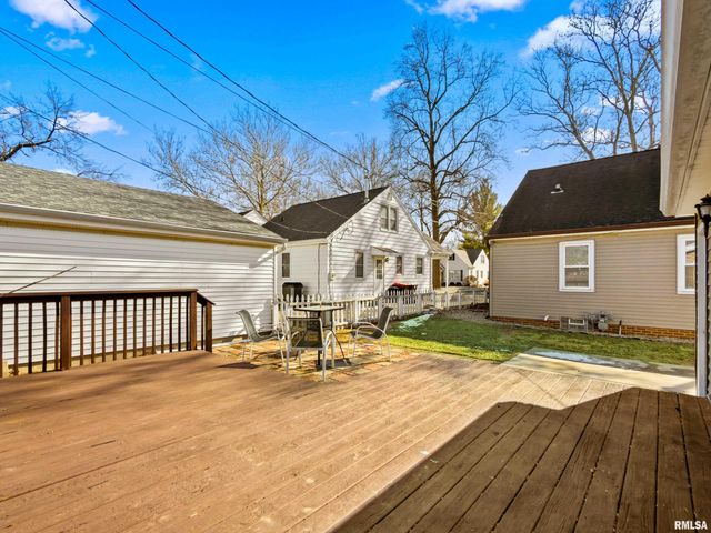 1015 E FAIROAKS Avenue, Peoria, IL 61603