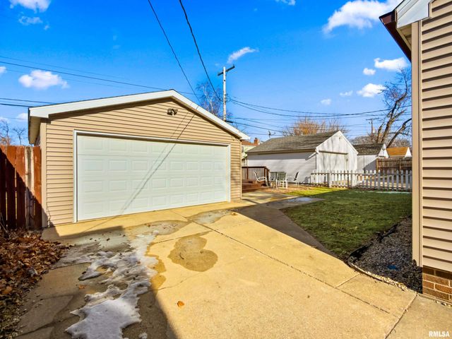 1015 E FAIROAKS Avenue, Peoria, IL 61603