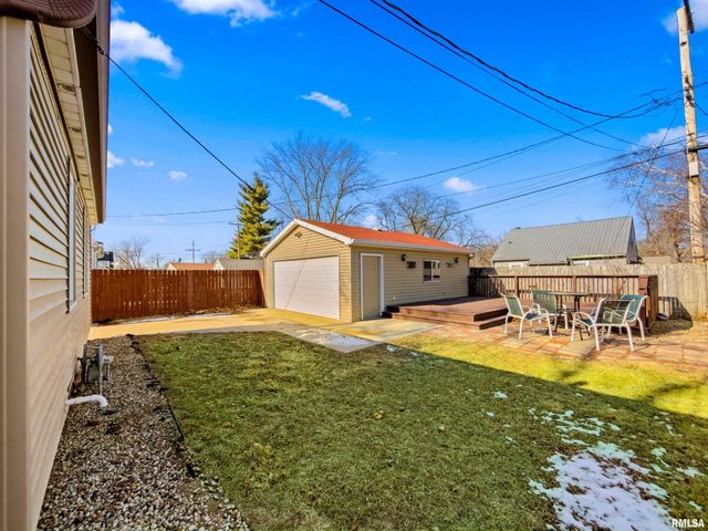 1015 E FAIROAKS Avenue, Peoria, IL 61603